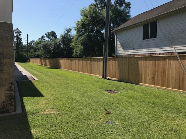Long wooden privacy fence installed along a residential property in New Caney, Kingwood, or Conroe Texas